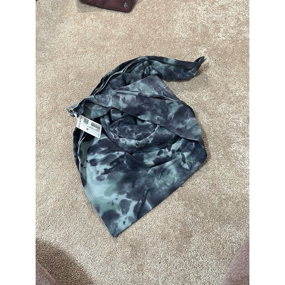 NWT Lululemon Customizable snap scarf